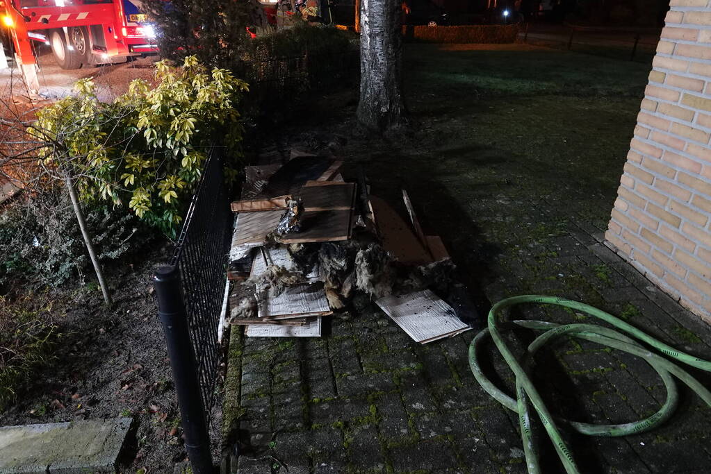 Brandweer blust schoorsteenbrand