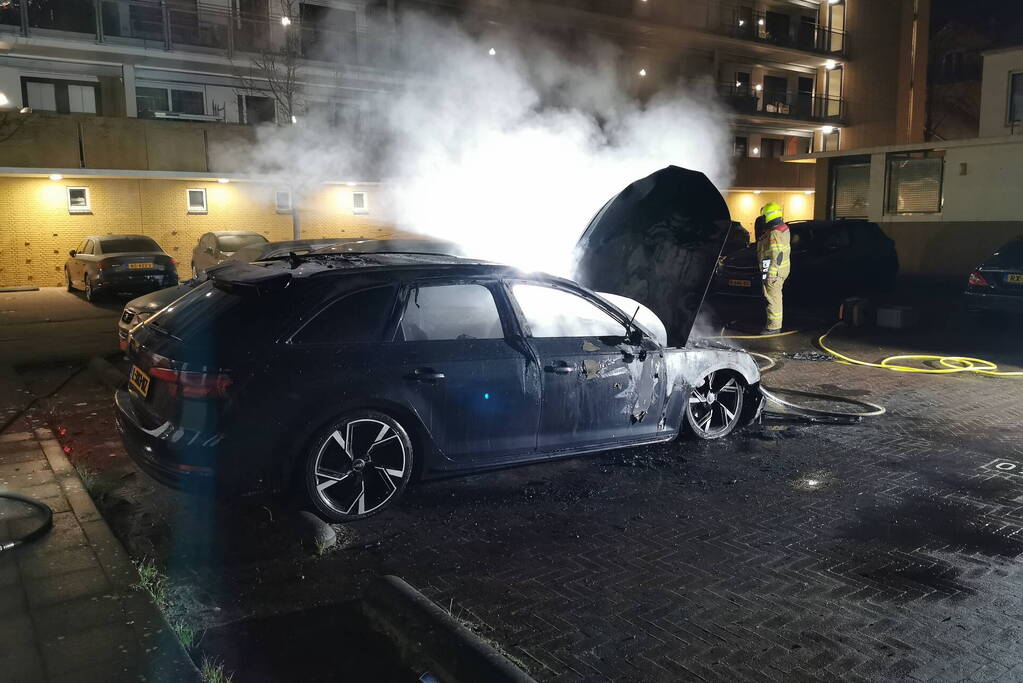 Auto verwoest door brand