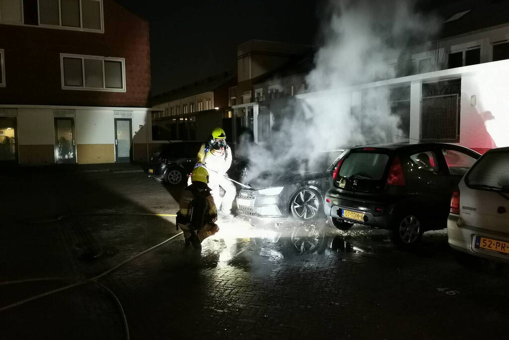 Auto verwoest door brand
