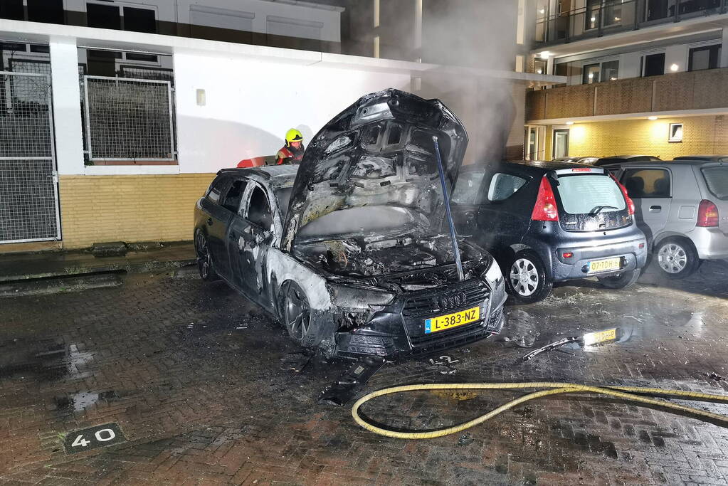 Auto verwoest door brand