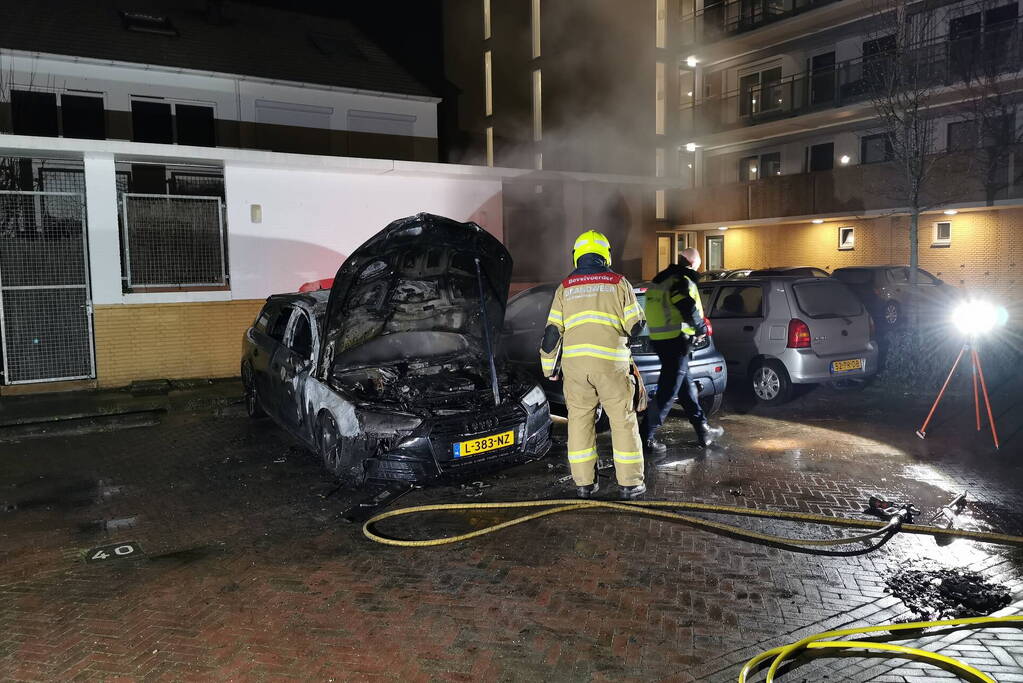 Auto verwoest door brand