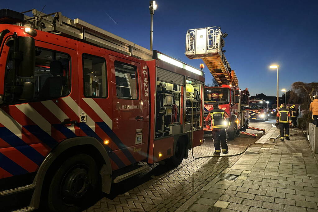 Schoorsteenbrand zorgt voor flinke rookontwikkeling