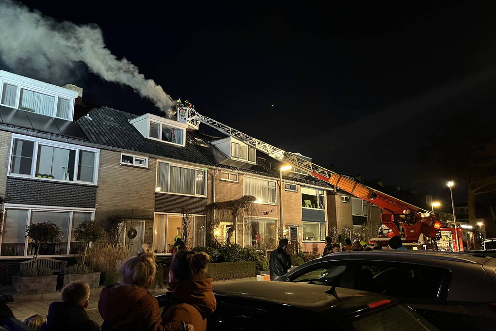 Schoorsteenbrand zorgt voor flinke rookontwikkeling