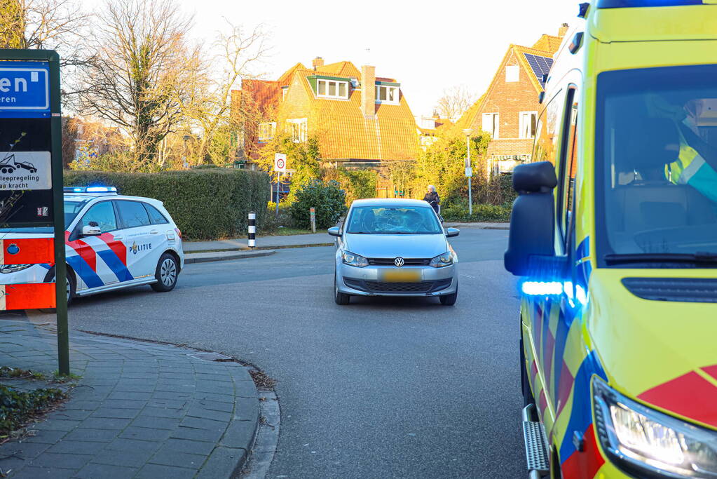 Fietsster gewond bij aanrijding met auto