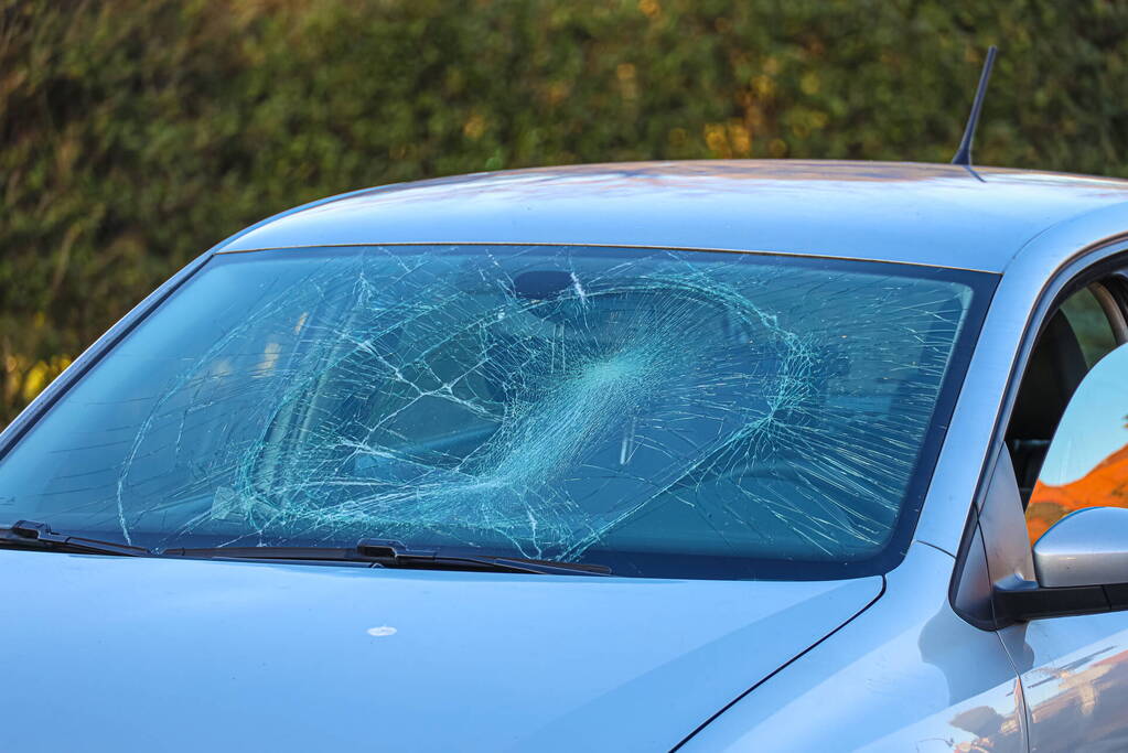 Fietsster gewond bij aanrijding met auto