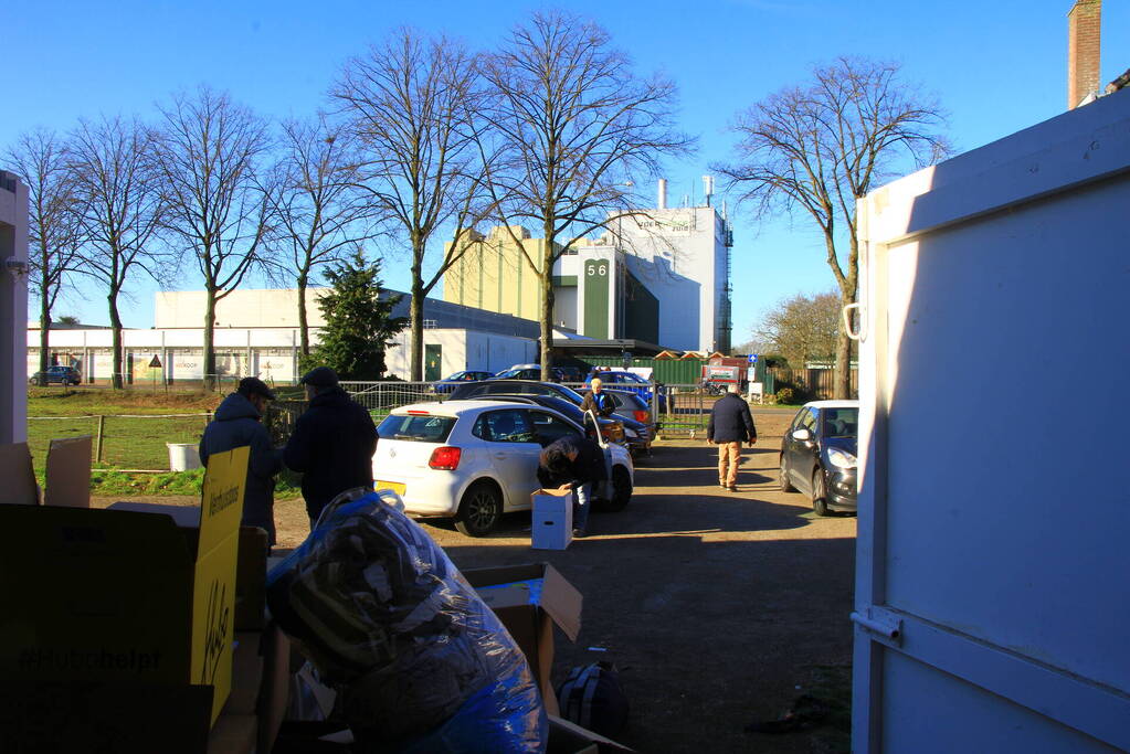 Turkse moskee zamelt spullen in voor slachtoffers aardbeving