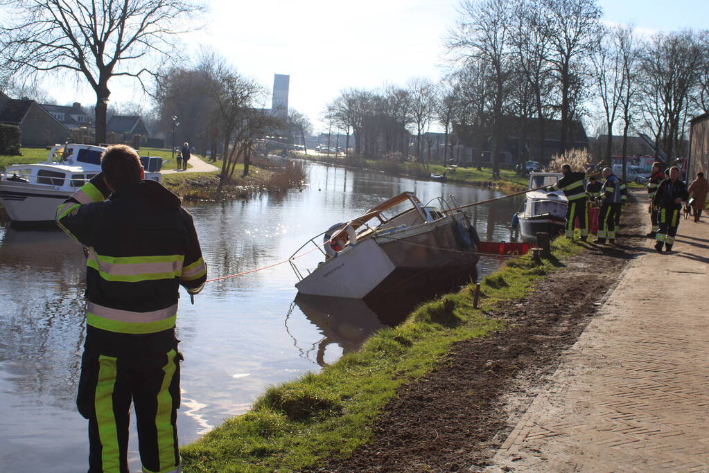 Gezonken boot lekt brandstof