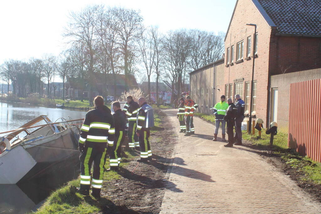 Gezonken boot lekt brandstof