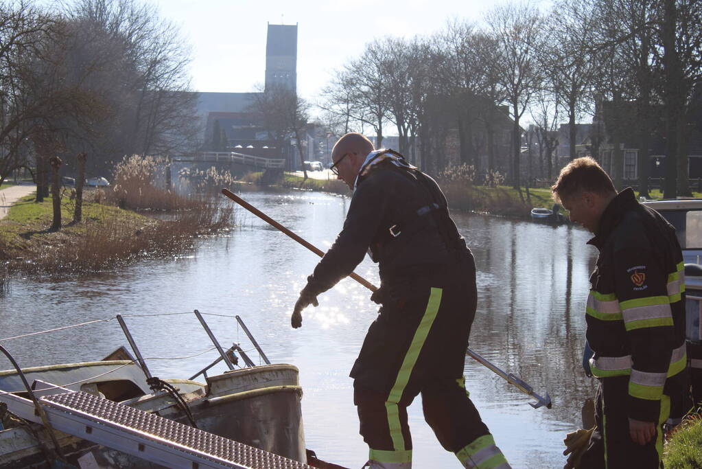 Gezonken boot lekt brandstof