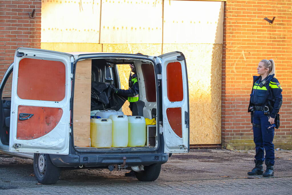 Bestelbus met verdachte inhoud aangetroffen