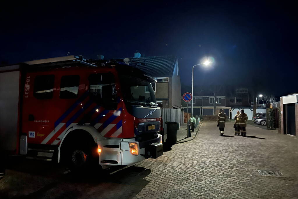 Brandweer onderzoekt hinderlijke lucht bij woning