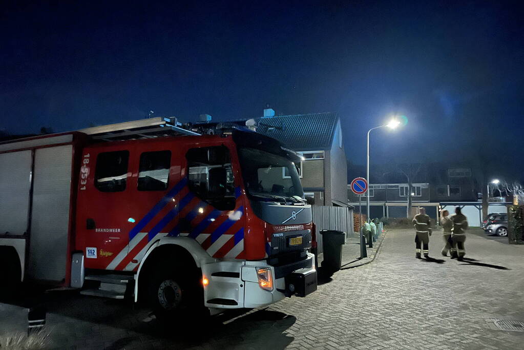 Brandweer onderzoekt hinderlijke lucht bij woning