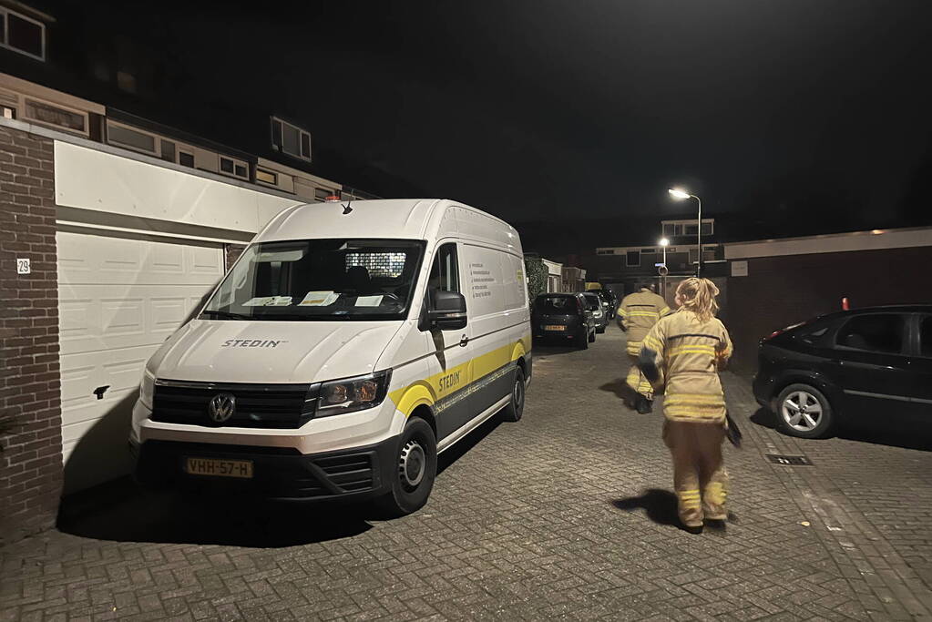 Brandweer onderzoekt hinderlijke lucht bij woning