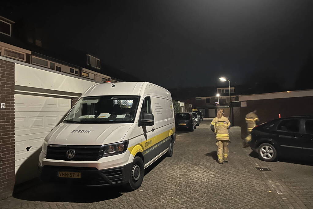 Brandweer onderzoekt hinderlijke lucht bij woning