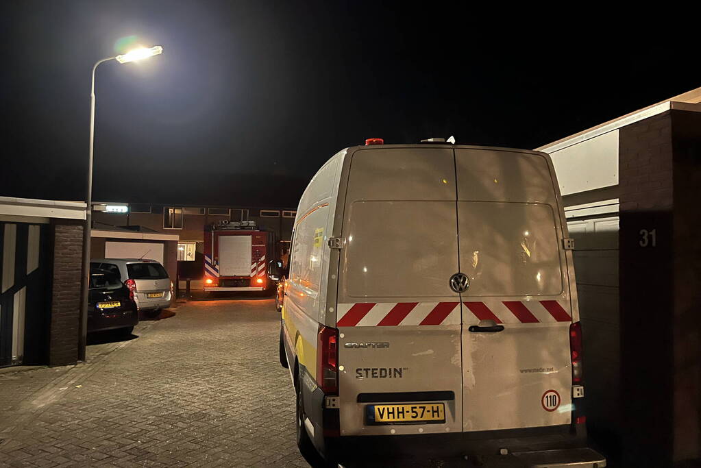 Brandweer onderzoekt hinderlijke lucht bij woning