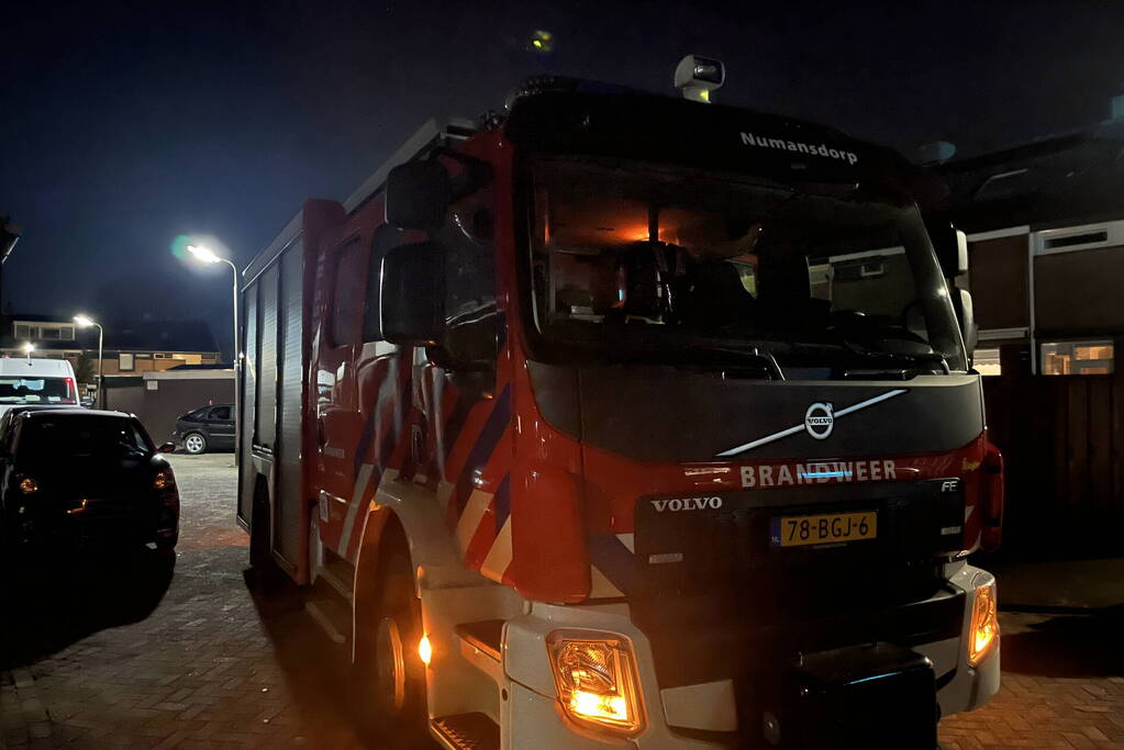 Brandweer onderzoekt hinderlijke lucht bij woning