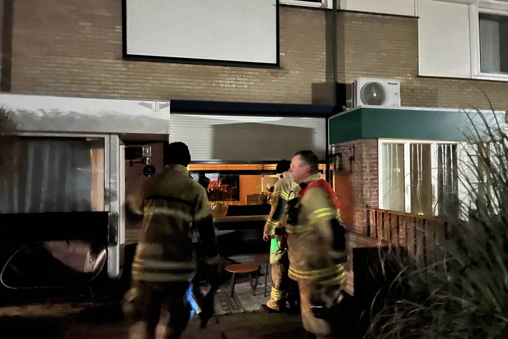 Brandweer onderzoekt hinderlijke lucht bij woning