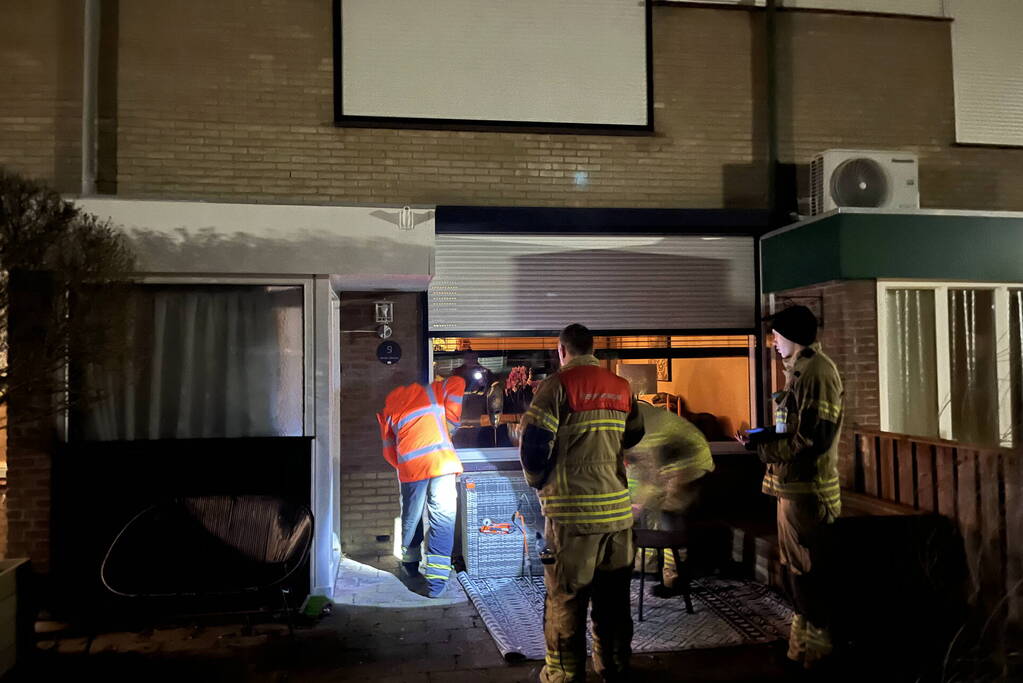 Brandweer onderzoekt hinderlijke lucht bij woning