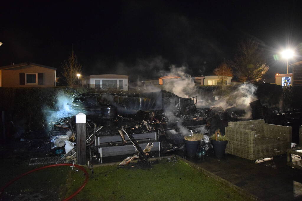 Stacaravan volledig uitgebrand op camping