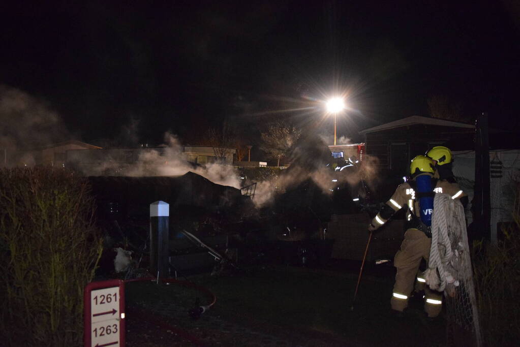 Stacaravan volledig uitgebrand op camping