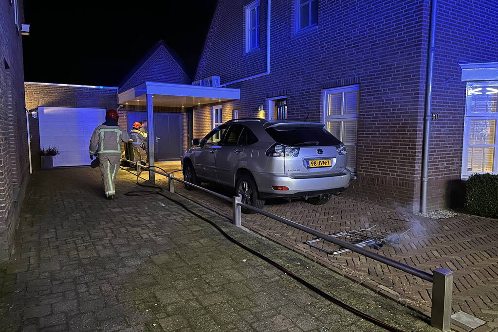 Brand in serre brandweer voorkomt erger