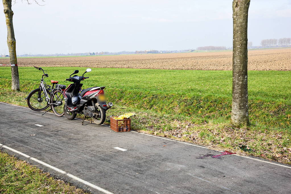 Vrouwelijke fietser zwaargewond bij botsing met scooterrijder