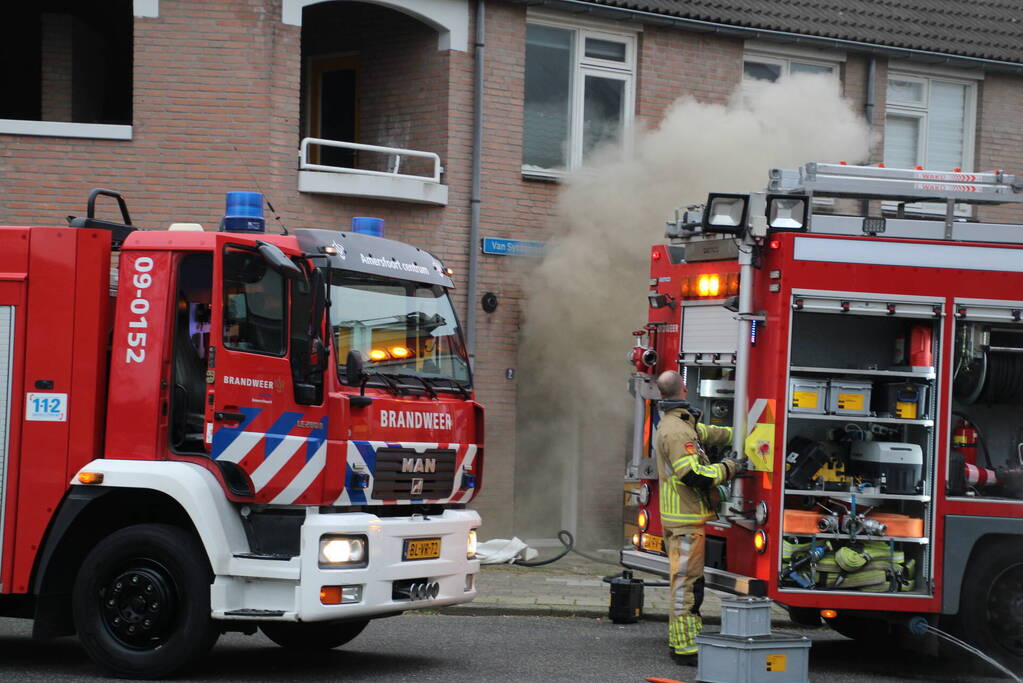 Veel rook bij brand in woning