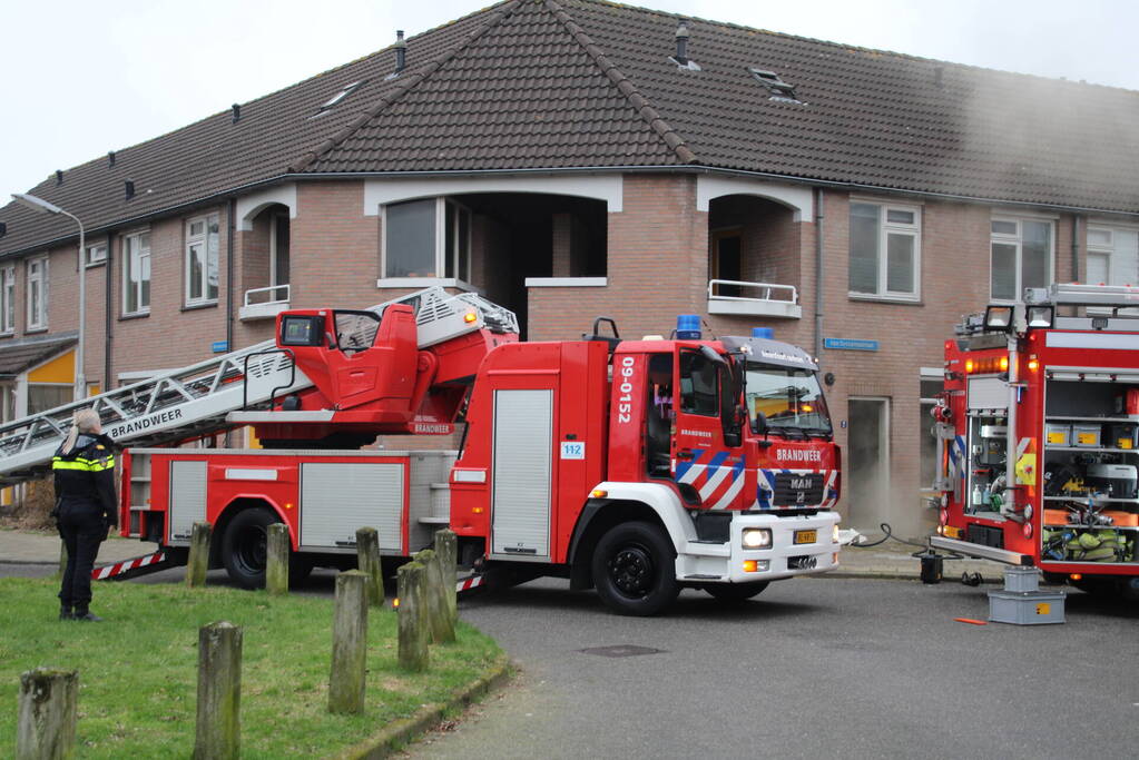 Veel rook bij brand in woning