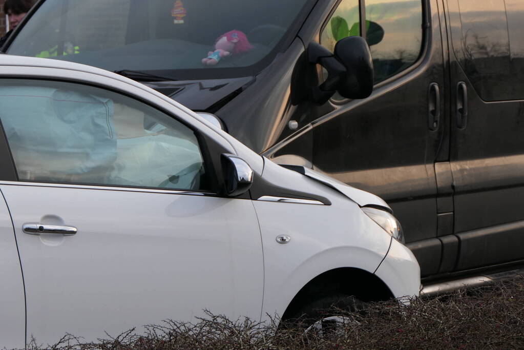 Gewonde bij ongeval tussen personenauto en bestelbus