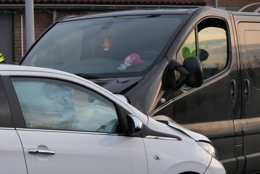 Gewonde bij ongeval tussen personenauto en bestelbus