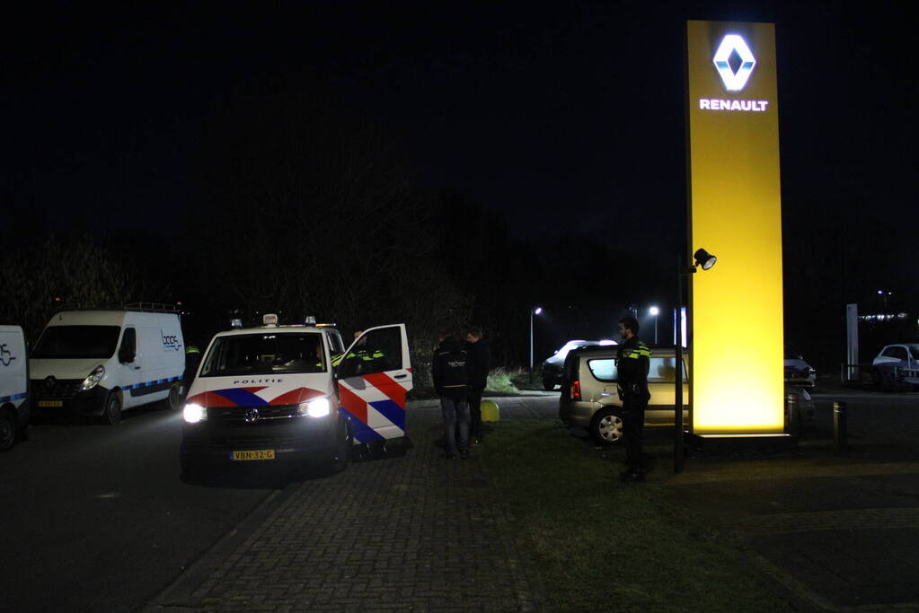 Brandweer groots ingezet voor mogelijke winkelbrand