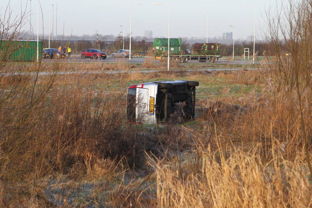 18-jarige crasht met auto