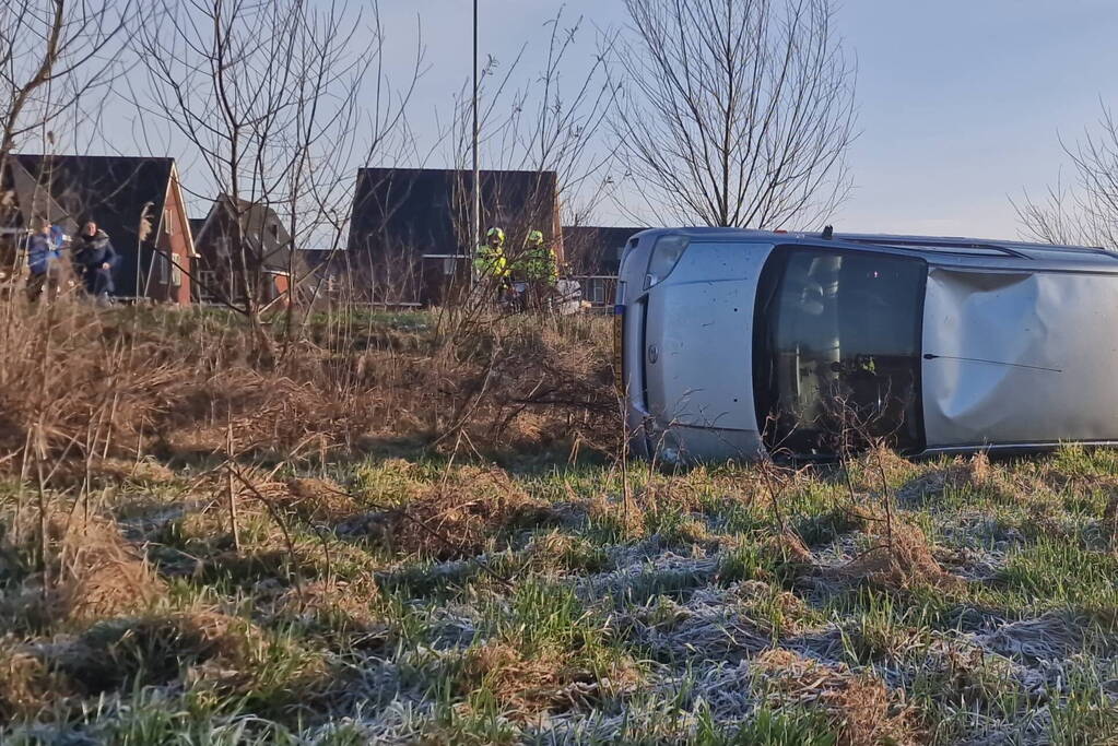 18-jarige crasht met auto
