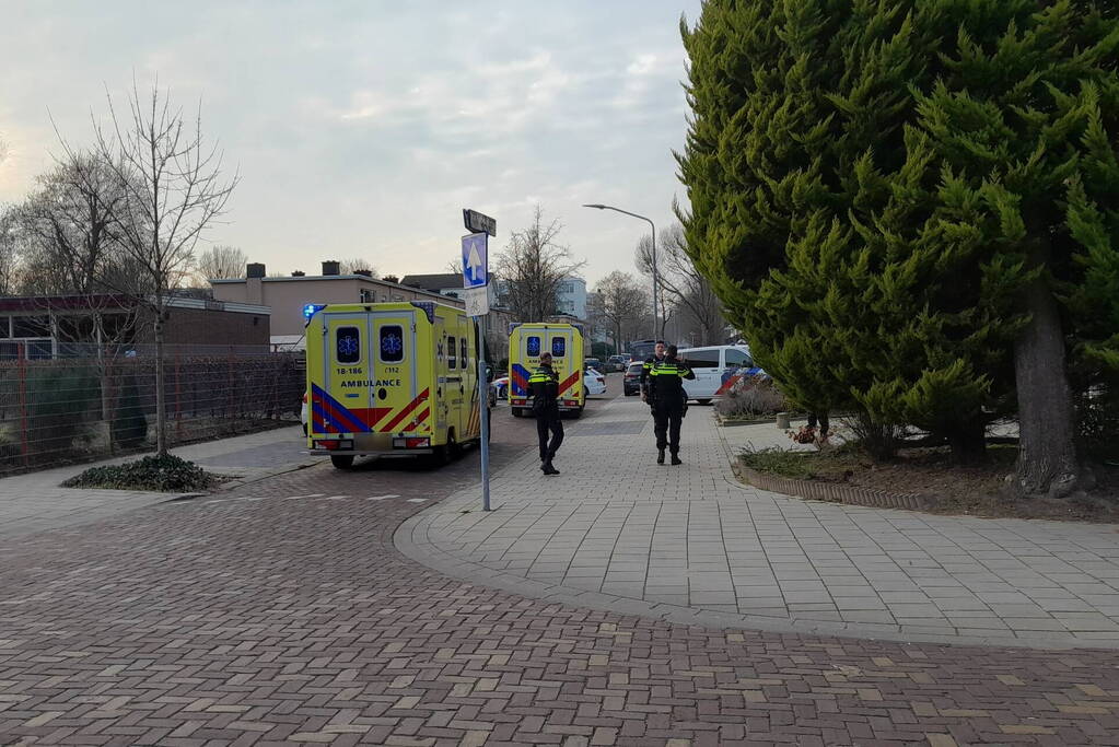 Traumateam assisteert bij incident in woning