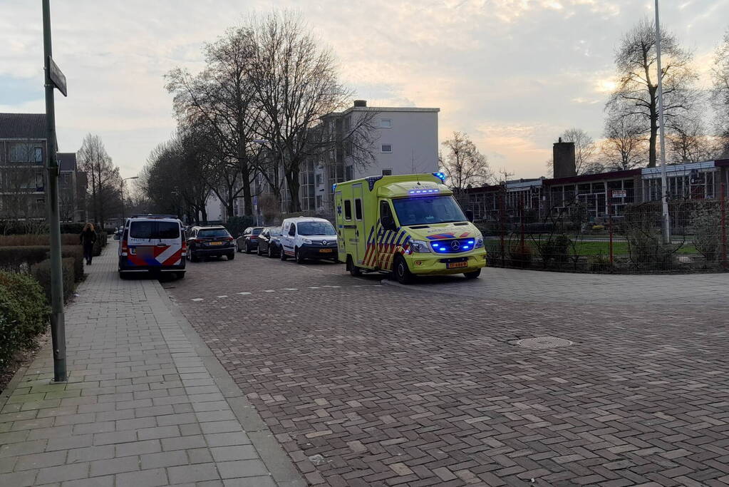 Traumateam assisteert bij incident in woning