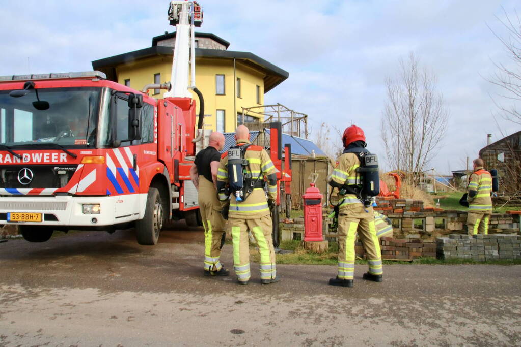 Beginnende dakbrand snel onder controle