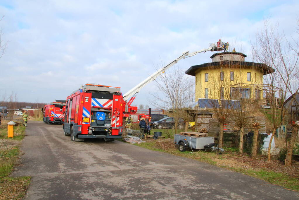 Beginnende dakbrand snel onder controle