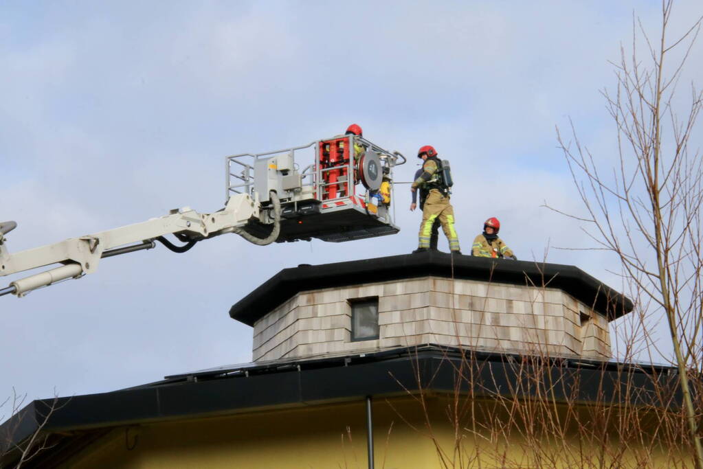 Beginnende dakbrand snel onder controle