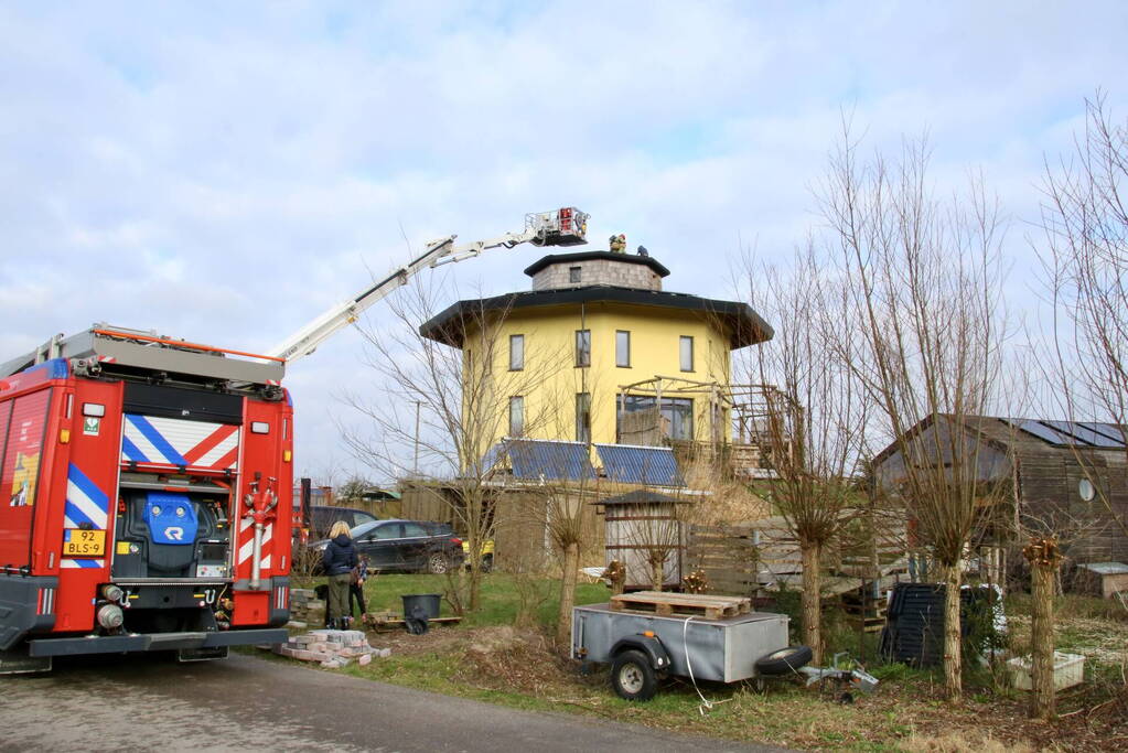 Beginnende dakbrand snel onder controle
