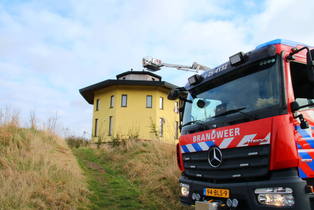 Beginnende dakbrand snel onder controle