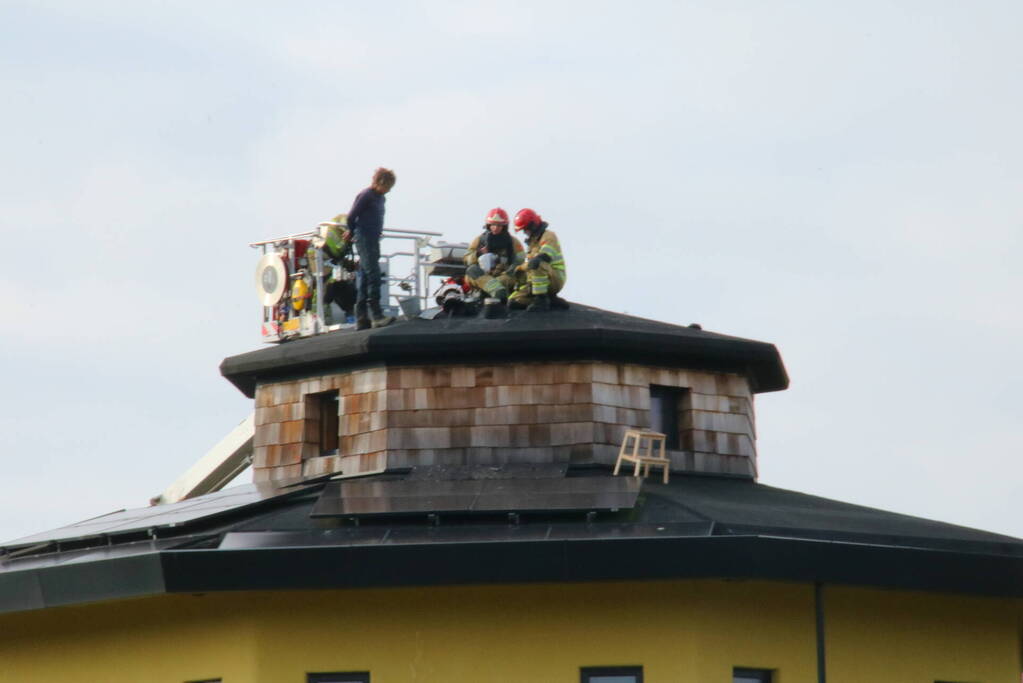 Beginnende dakbrand snel onder controle