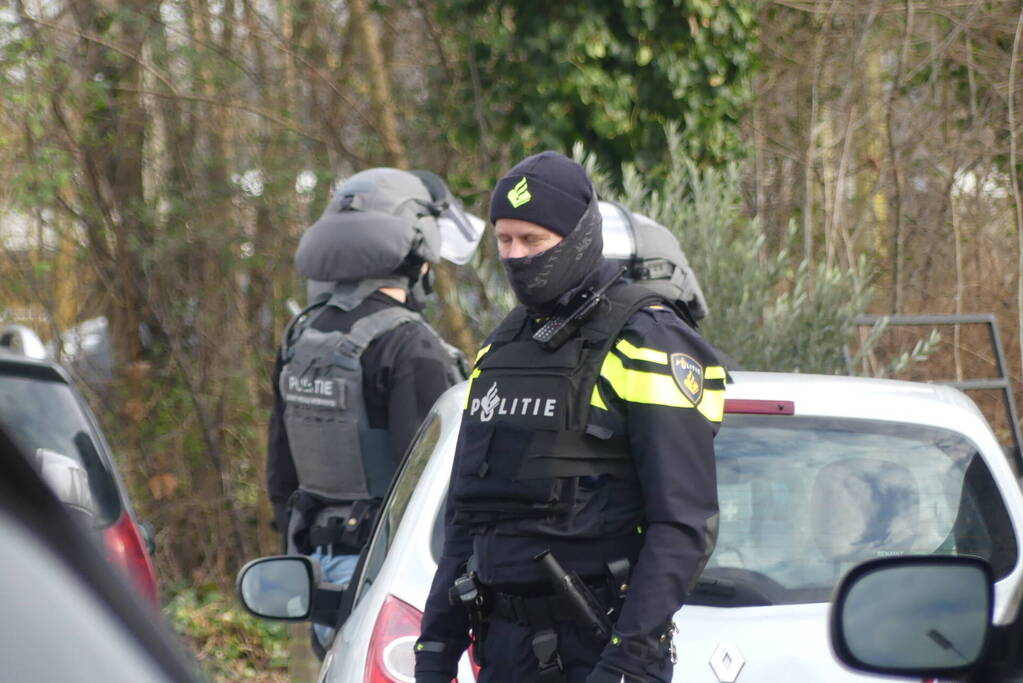 Arrestatieteam valt woonwagenkamp binnen na schietpartij