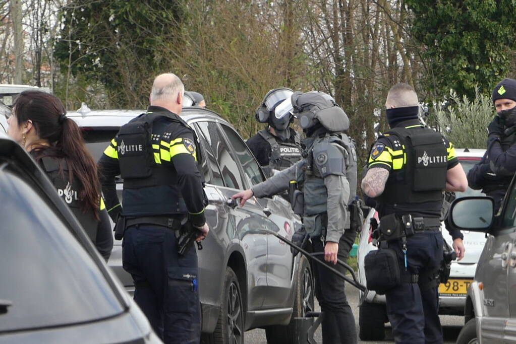 Arrestatieteam valt woonwagenkamp binnen na schietpartij