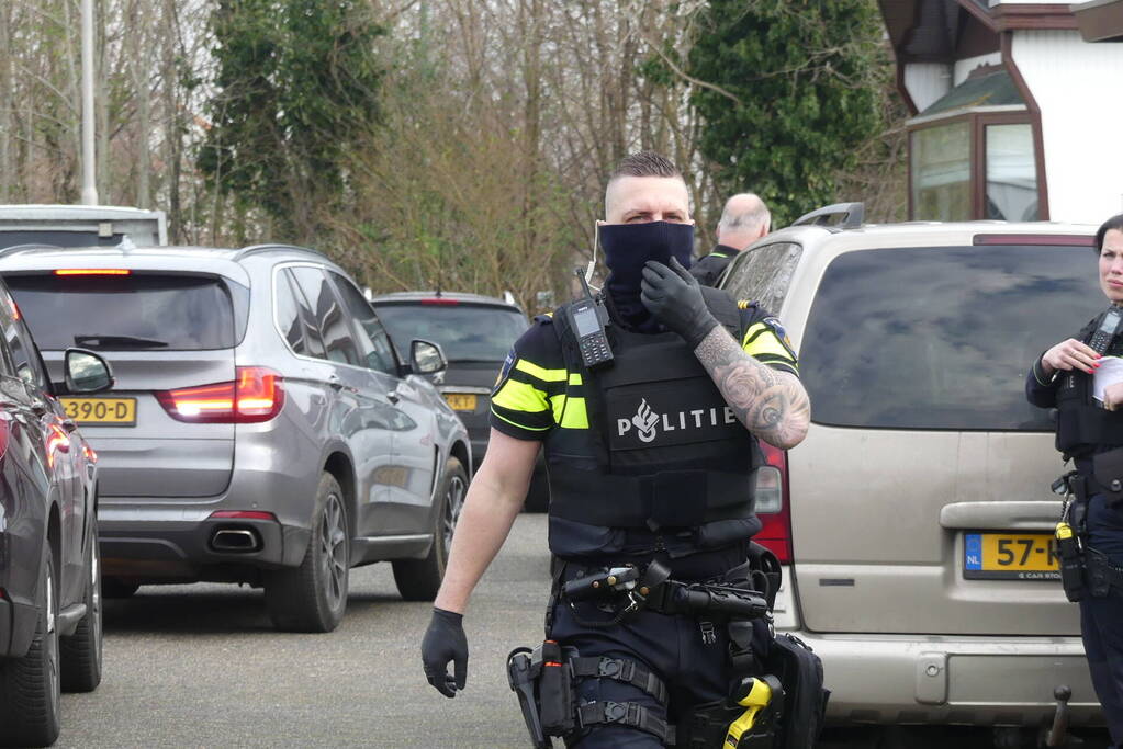 Arrestatieteam valt woonwagenkamp binnen na schietpartij