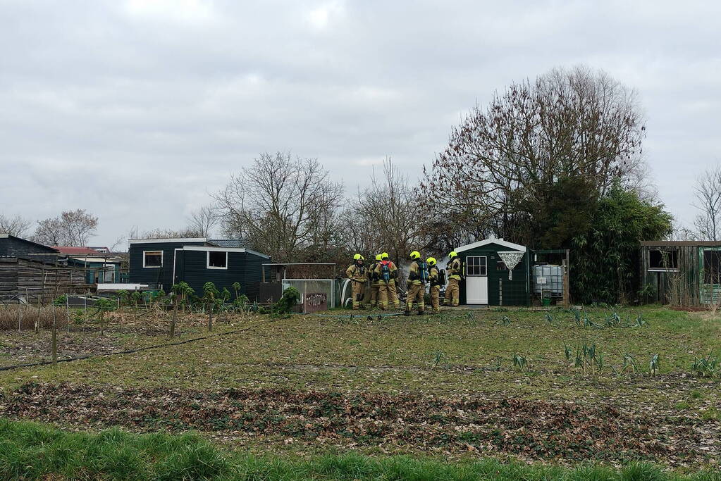 Schuur in volkstuin uitgebrand
