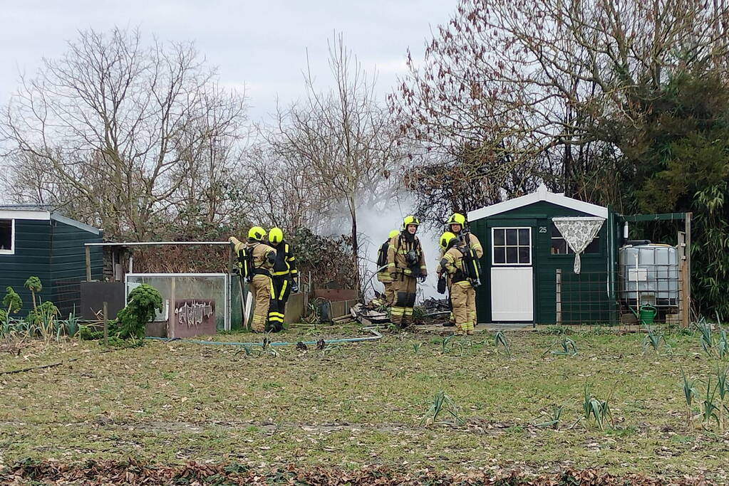 Schuur in volkstuin uitgebrand