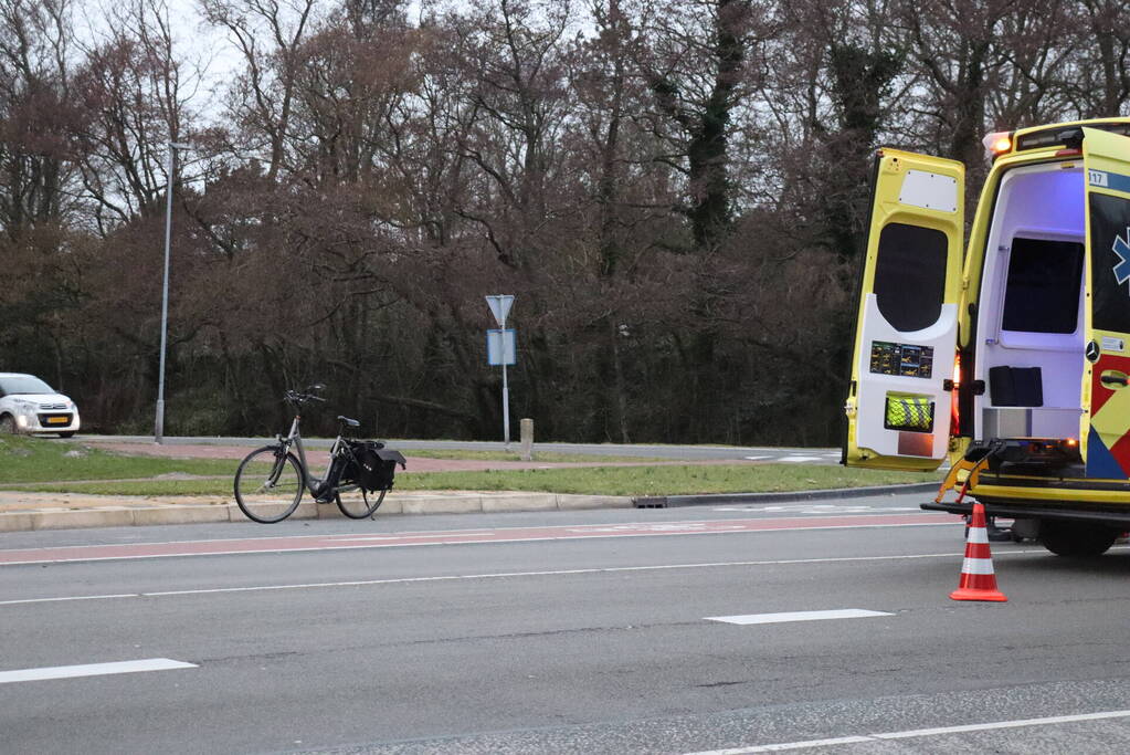 Fietser gewond bij aanrijding auto