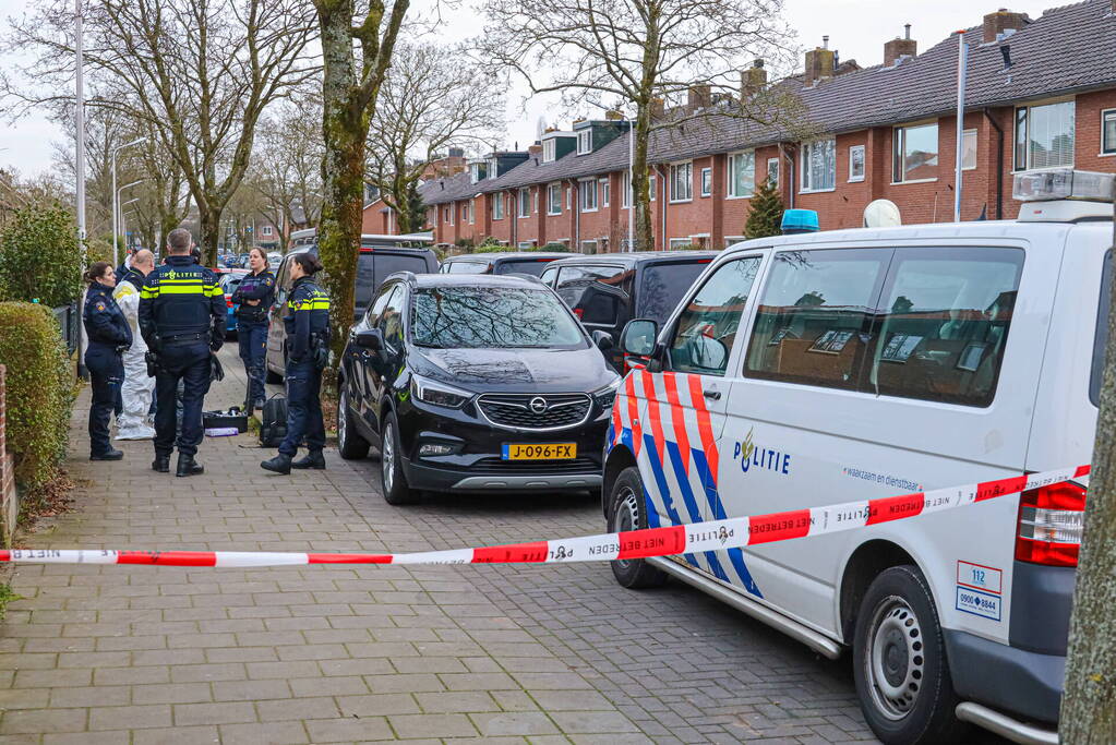 Forensische opsporing doet onderzoek in woning