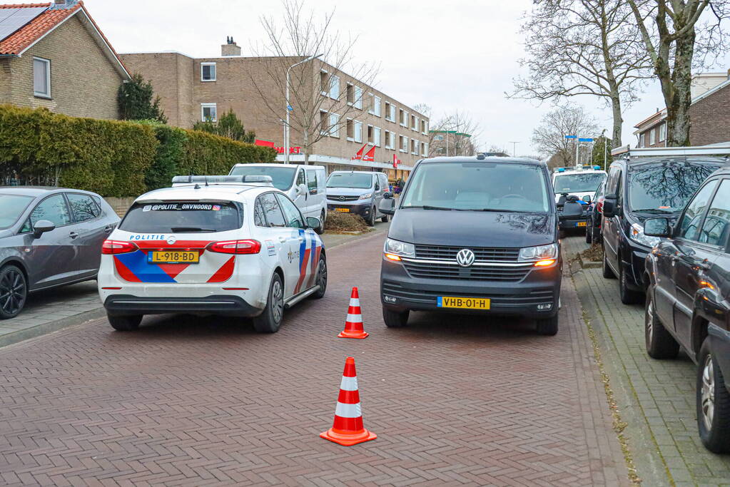 Forensische opsporing doet onderzoek in woning