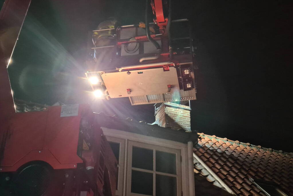 Schoorsteenbrand bij woning in binnenstad
